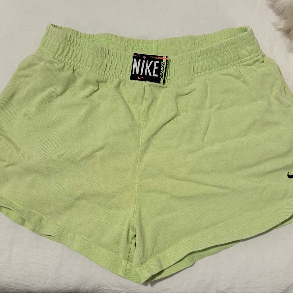 Nike Women's Vintage Ghost Green Shorts S with pockets